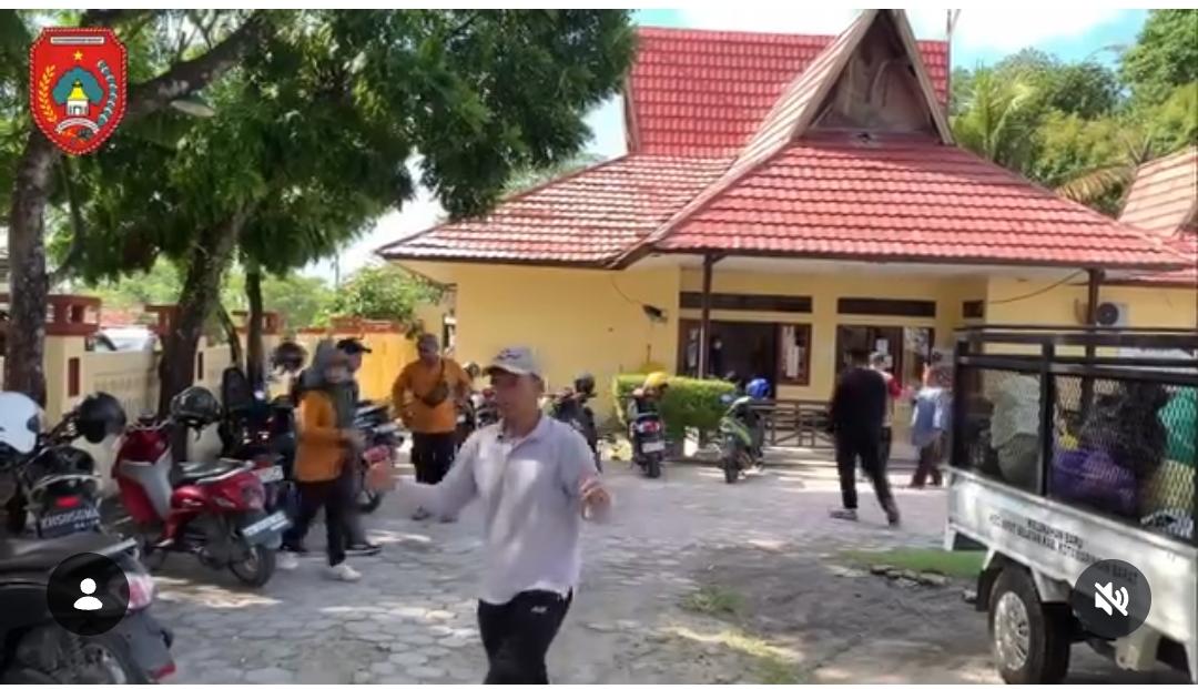 Gerakan Indonesia asri , warga kelurahan baru gotong royong percantik lingkungan 